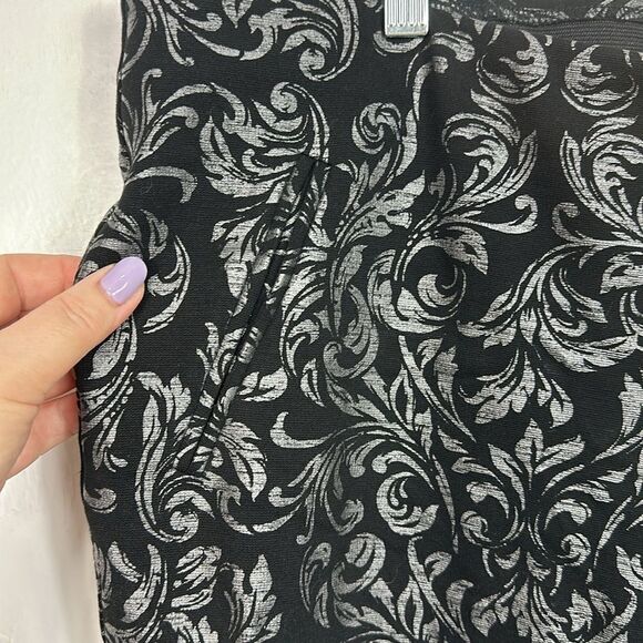 Chico's So Slimming Petite Juliet Scroll-Print Ankle Pants Size 16P - Picture 3 of 11